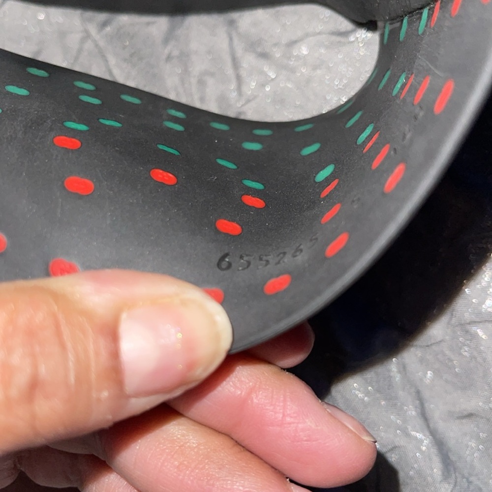 Preloved Gucci slides excellent condition color green n red size 5 men 8 woman - Picture 9 of 14